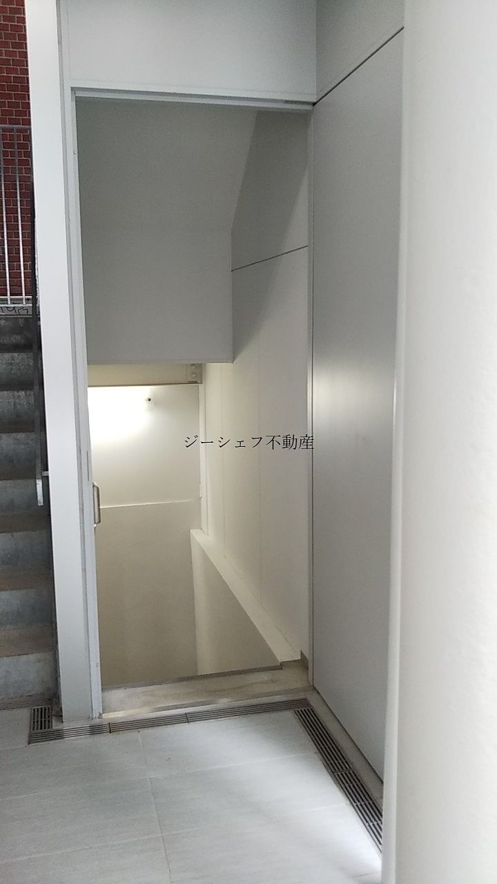 ＡＣＮ渋谷道玄坂ビル　Ｂ１Ｆ専用階段の入り口