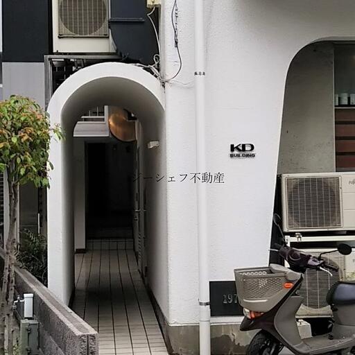 KDビル入口です。 KDビル入口