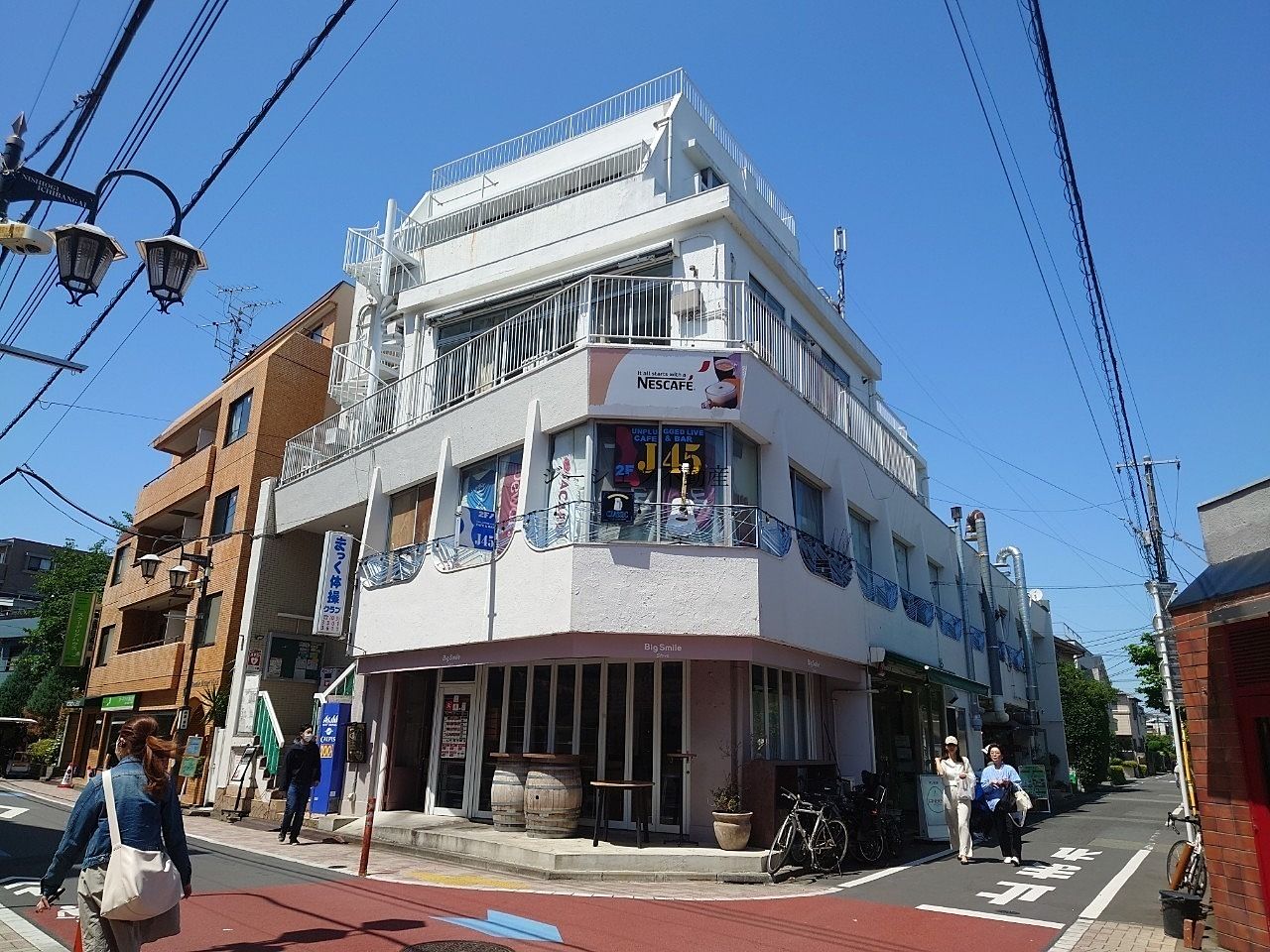西荻窪・人通りの多い伏見通り商店街沿い、解放感のある間口が特徴的な１Fです！飲食店居ぬきです。